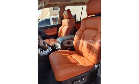 Buy Import Toyota Land Cruiser White Car in Import - Dubai in Great Comore Buy Import Toyota Land Cruiser White Car in Import - Dubai in Great Comore