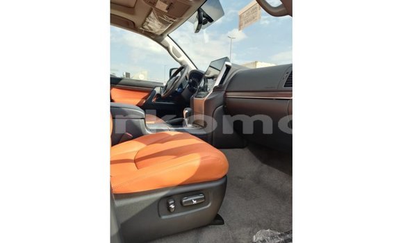 Buy Import Toyota Land Cruiser White Car in Import - Dubai in Great Comore Buy Import Toyota Land Cruiser White Car in Import - Dubai in Great Comore
