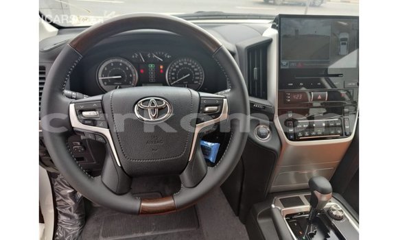 Buy Import Toyota Land Cruiser White Car in Import - Dubai in Great Comore Buy Import Toyota Land Cruiser White Car in Import - Dubai in Great Comore