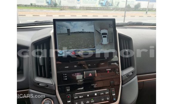 Buy Import Toyota Land Cruiser White Car in Import - Dubai in Great Comore Buy Import Toyota Land Cruiser White Car in Import - Dubai in Great Comore