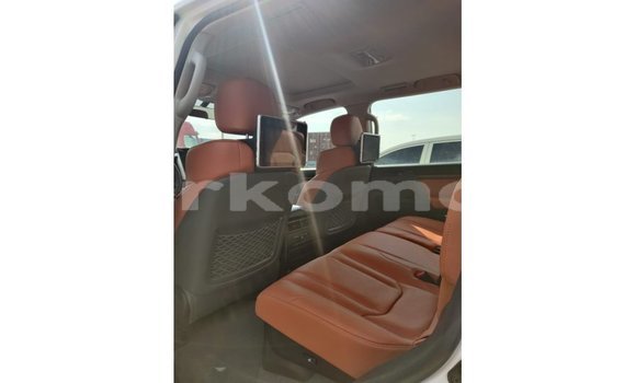 Buy Import Toyota Land Cruiser White Car in Import - Dubai in Great Comore Buy Import Toyota Land Cruiser White Car in Import - Dubai in Great Comore