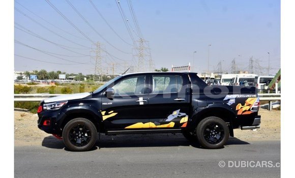 Acheter Import Voiture Toyota Hilux Noir à Import - Dubai, Grande Comore Acheter Import Voiture Toyota Hilux Noir à Import - Dubai, Grande Comore