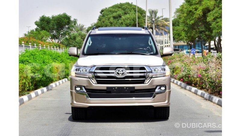 Big with watermark toyota land cruiser grande comore import dubai 1677