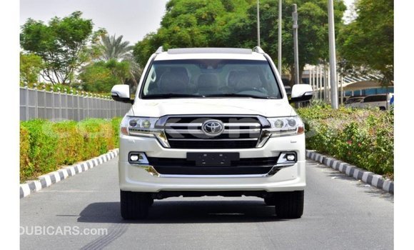 Acheter Import Voiture Toyota Land Cruiser Blanc à Import - Dubai, Grande Comore Acheter Import Voiture Toyota Land Cruiser Blanc à Import - Dubai, Grande Comore