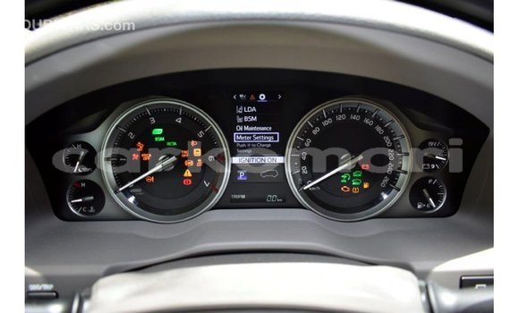 Acheter Import Voiture Toyota Land Cruiser Blanc à Import - Dubai, Grande Comore Acheter Import Voiture Toyota Land Cruiser Blanc à Import - Dubai, Grande Comore