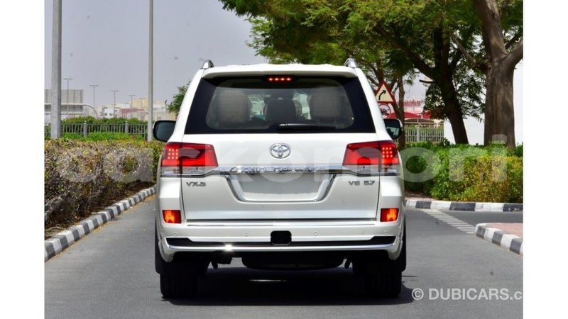 Big with watermark toyota land cruiser grande comore import dubai 1681