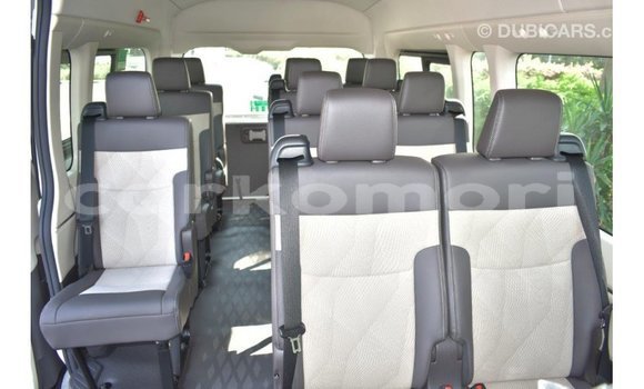 Acheter Import Voiture Toyota Hiace Blanc à Import - Dubai, Grande Comore Acheter Import Voiture Toyota Hiace Blanc à Import - Dubai, Grande Comore