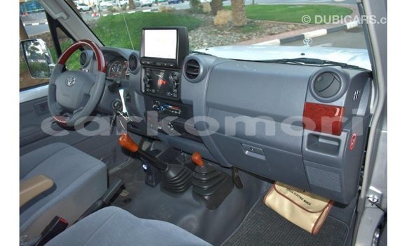 Acheter Import Voiture Toyota Land Cruiser Autre à Import - Dubai, Grande Comore Acheter Import Voiture Toyota Land Cruiser Autre à Import - Dubai, Grande Comore
