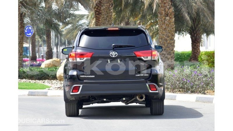 Big with watermark toyota highlander grande comore import dubai 1684