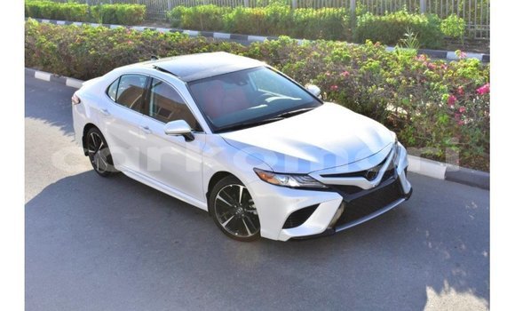 Acheter Import Voiture Toyota Camry Blanc à Import - Dubai, Grande Comore Acheter Import Voiture Toyota Camry Blanc à Import - Dubai, Grande Comore
