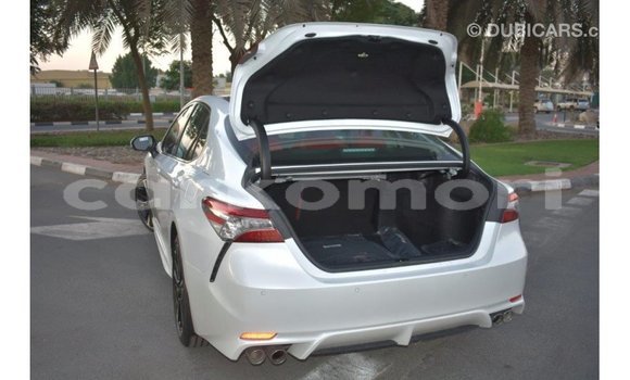 Acheter Import Voiture Toyota Camry Blanc à Import - Dubai, Grande Comore Acheter Import Voiture Toyota Camry Blanc à Import - Dubai, Grande Comore