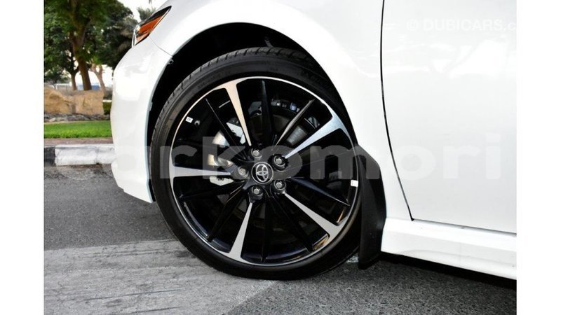 Big with watermark toyota camry grande comore import dubai 1685