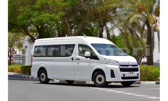 Acheter Import Voiture Toyota Hiace Blanc à Import - Dubai, Grande Comore Acheter Import Voiture Toyota Hiace Blanc à Import - Dubai, Grande Comore