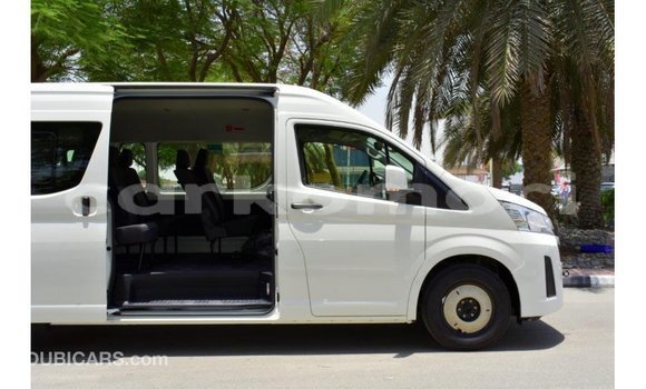 Acheter Import Voiture Toyota Hiace Blanc à Import - Dubai, Grande Comore Acheter Import Voiture Toyota Hiace Blanc à Import - Dubai, Grande Comore