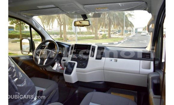 Acheter Import Voiture Toyota Hiace Blanc à Import - Dubai, Grande Comore Acheter Import Voiture Toyota Hiace Blanc à Import - Dubai, Grande Comore