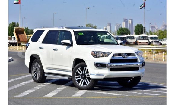 Acheter Import Voiture Toyota 4Runner Blanc à Import - Dubai, Grande Comore Acheter Import Voiture Toyota 4Runner Blanc à Import - Dubai, Grande Comore