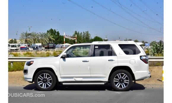 Acheter Import Voiture Toyota 4Runner Blanc à Import - Dubai, Grande Comore Acheter Import Voiture Toyota 4Runner Blanc à Import - Dubai, Grande Comore