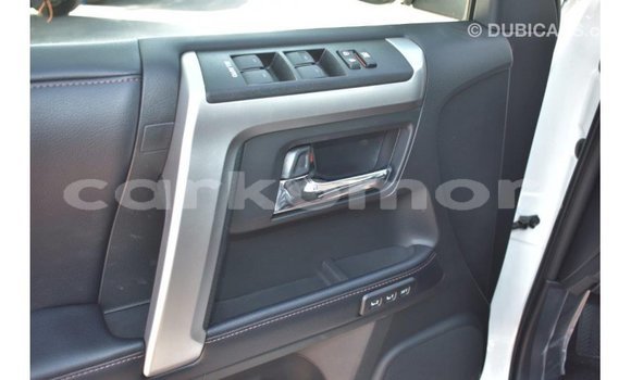 Acheter Import Voiture Toyota 4Runner Blanc à Import - Dubai, Grande Comore Acheter Import Voiture Toyota 4Runner Blanc à Import - Dubai, Grande Comore