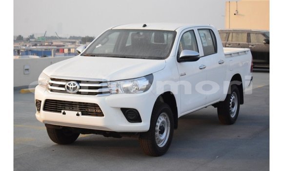 Acheter Import Voiture Toyota Hilux Blanc à Import - Dubai, Grande Comore Acheter Import Voiture Toyota Hilux Blanc à Import - Dubai, Grande Comore