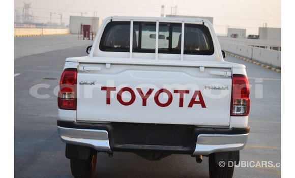 Acheter Import Voiture Toyota Hilux Blanc à Import - Dubai, Grande Comore Acheter Import Voiture Toyota Hilux Blanc à Import - Dubai, Grande Comore
