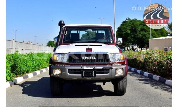 Acheter Import Voiture Toyota Land Cruiser Rouge à Import - Dubai, Grande Comore Acheter Import Voiture Toyota Land Cruiser Rouge à Import - Dubai, Grande Comore