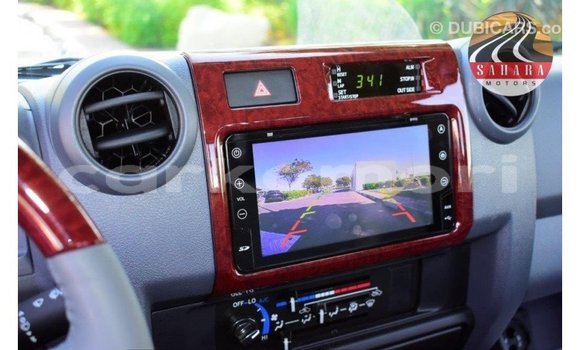 Acheter Import Voiture Toyota Land Cruiser Rouge à Import - Dubai, Grande Comore Acheter Import Voiture Toyota Land Cruiser Rouge à Import - Dubai, Grande Comore