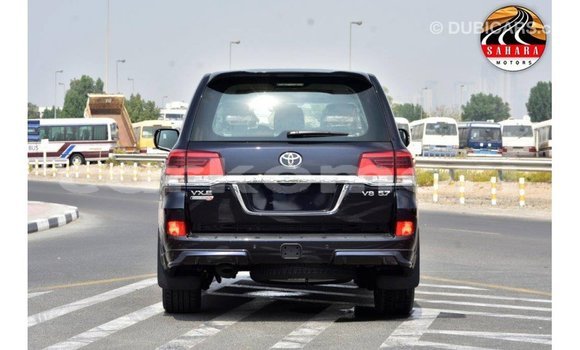 Acheter Import Voiture Toyota Land Cruiser Noir à Import - Dubai, Grande Comore Acheter Import Voiture Toyota Land Cruiser Noir à Import - Dubai, Grande Comore