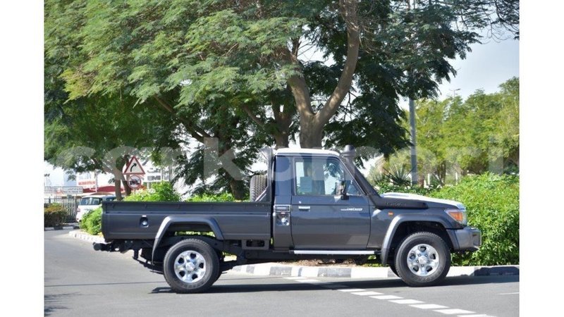 Big with watermark toyota land cruiser grande comore import dubai 1697