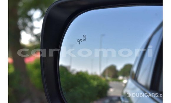 Acheter Import Voiture Toyota Land Cruiser Blanc à Import - Dubai, Grande Comore Acheter Import Voiture Toyota Land Cruiser Blanc à Import - Dubai, Grande Comore