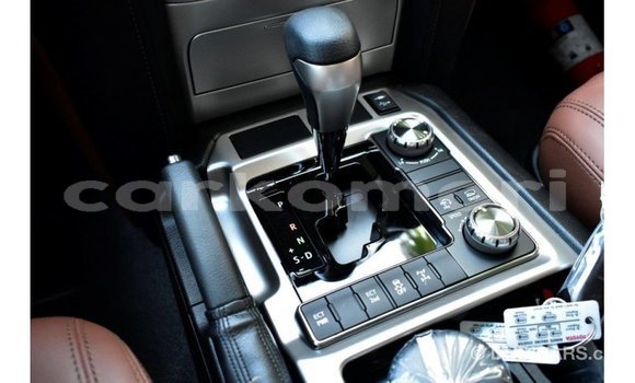Acheter Import Voiture Toyota Land Cruiser Blanc à Import - Dubai, Grande Comore Acheter Import Voiture Toyota Land Cruiser Blanc à Import - Dubai, Grande Comore