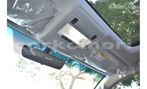 Acheter Import Voiture Toyota Land Cruiser Blanc à Import - Dubai, Grande Comore Acheter Import Voiture Toyota Land Cruiser Blanc à Import - Dubai, Grande Comore