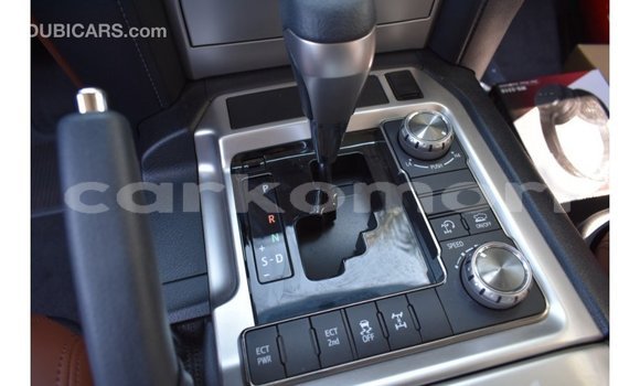 Acheter Import Voiture Toyota Land Cruiser Blanc à Import - Dubai, Grande Comore Acheter Import Voiture Toyota Land Cruiser Blanc à Import - Dubai, Grande Comore