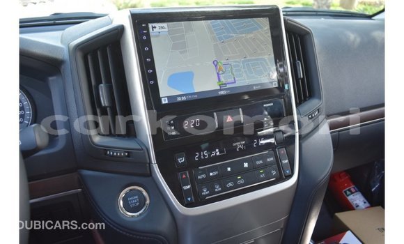 Acheter Import Voiture Toyota Land Cruiser Blanc à Import - Dubai, Grande Comore Acheter Import Voiture Toyota Land Cruiser Blanc à Import - Dubai, Grande Comore