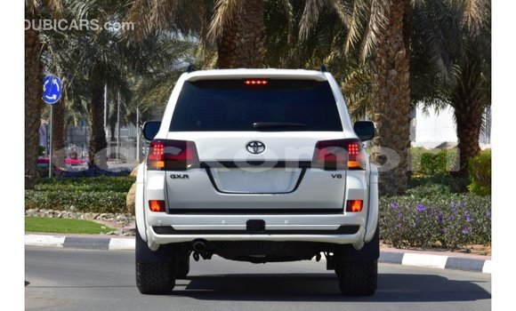 Acheter Import Voiture Toyota Land Cruiser Blanc à Import - Dubai, Grande Comore Acheter Import Voiture Toyota Land Cruiser Blanc à Import - Dubai, Grande Comore