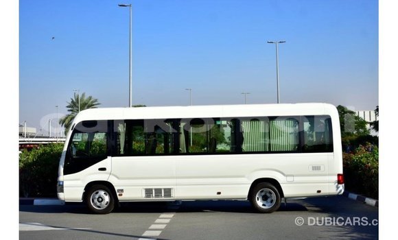 Acheter Import Voiture Toyota Coaster Blanc à Import - Dubai, Grande Comore Acheter Import Voiture Toyota Coaster Blanc à Import - Dubai, Grande Comore