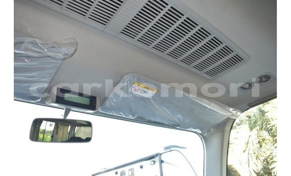 Acheter Import Voiture Toyota Coaster Blanc à Import - Dubai, Grande Comore Acheter Import Voiture Toyota Coaster Blanc à Import - Dubai, Grande Comore
