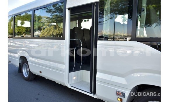 Acheter Import Voiture Toyota Coaster Blanc à Import - Dubai, Grande Comore Acheter Import Voiture Toyota Coaster Blanc à Import - Dubai, Grande Comore