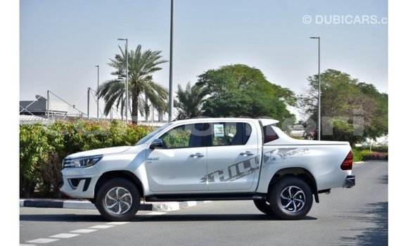 Acheter Import Voiture Toyota Hilux Blanc à Import - Dubai, Grande Comore Acheter Import Voiture Toyota Hilux Blanc à Import - Dubai, Grande Comore