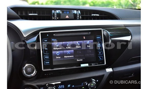 Acheter Import Voiture Toyota Hilux Blanc à Import - Dubai, Grande Comore Acheter Import Voiture Toyota Hilux Blanc à Import - Dubai, Grande Comore