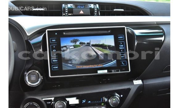 Acheter Import Voiture Toyota Hilux Blanc à Import - Dubai, Grande Comore Acheter Import Voiture Toyota Hilux Blanc à Import - Dubai, Grande Comore