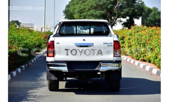 Acheter Import Voiture Toyota Hilux Blanc à Import - Dubai, Grande Comore Acheter Import Voiture Toyota Hilux Blanc à Import - Dubai, Grande Comore