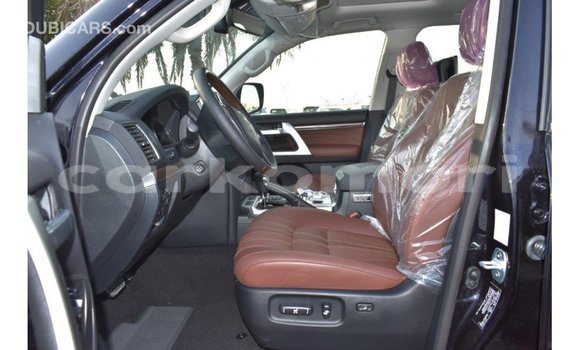 Acheter Import Voiture Toyota Land Cruiser Noir à Import - Dubai, Grande Comore Acheter Import Voiture Toyota Land Cruiser Noir à Import - Dubai, Grande Comore