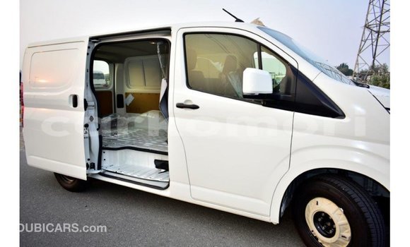 Acheter Import Voiture Toyota Hiace Blanc à Import - Dubai, Grande Comore Acheter Import Voiture Toyota Hiace Blanc à Import - Dubai, Grande Comore