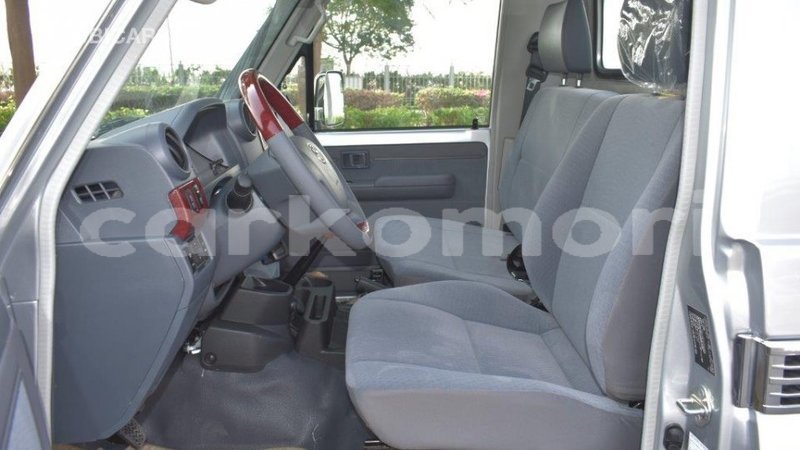 Big with watermark toyota land cruiser grande comore import dubai 1720