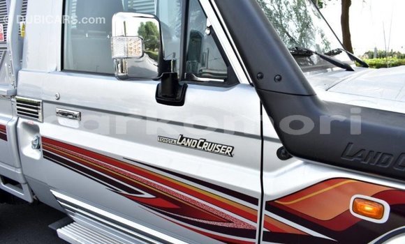 Acheter Import Voiture Toyota Land Cruiser Autre à Import - Dubai, Grande Comore Acheter Import Voiture Toyota Land Cruiser Autre à Import - Dubai, Grande Comore