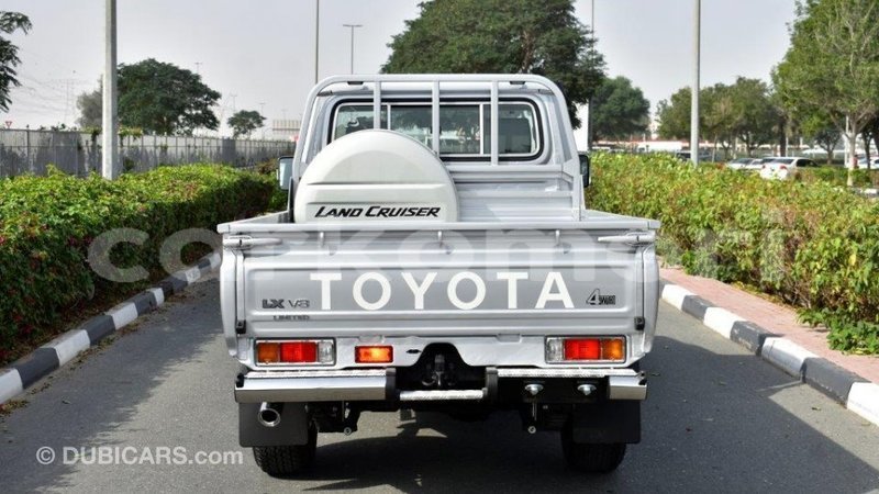 Big with watermark toyota land cruiser grande comore import dubai 1720
