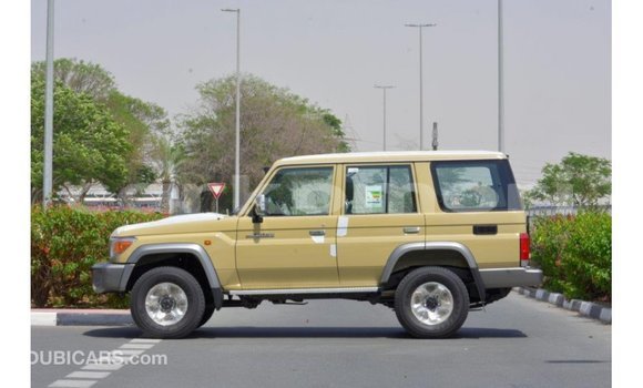 Acheter Import Voiture Toyota Land Cruiser Beige à Import - Dubai, Grande Comore Acheter Import Voiture Toyota Land Cruiser Beige à Import - Dubai, Grande Comore