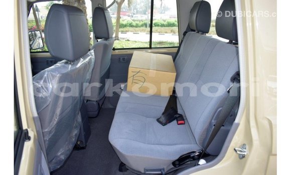 Acheter Import Voiture Toyota Land Cruiser Beige à Import - Dubai, Grande Comore Acheter Import Voiture Toyota Land Cruiser Beige à Import - Dubai, Grande Comore