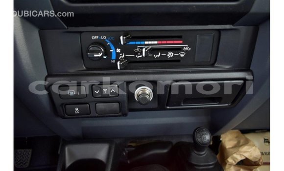 Acheter Import Voiture Toyota Land Cruiser Beige à Import - Dubai, Grande Comore Acheter Import Voiture Toyota Land Cruiser Beige à Import - Dubai, Grande Comore