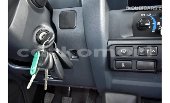 Acheter Import Voiture Toyota Land Cruiser Beige à Import - Dubai, Grande Comore Acheter Import Voiture Toyota Land Cruiser Beige à Import - Dubai, Grande Comore
